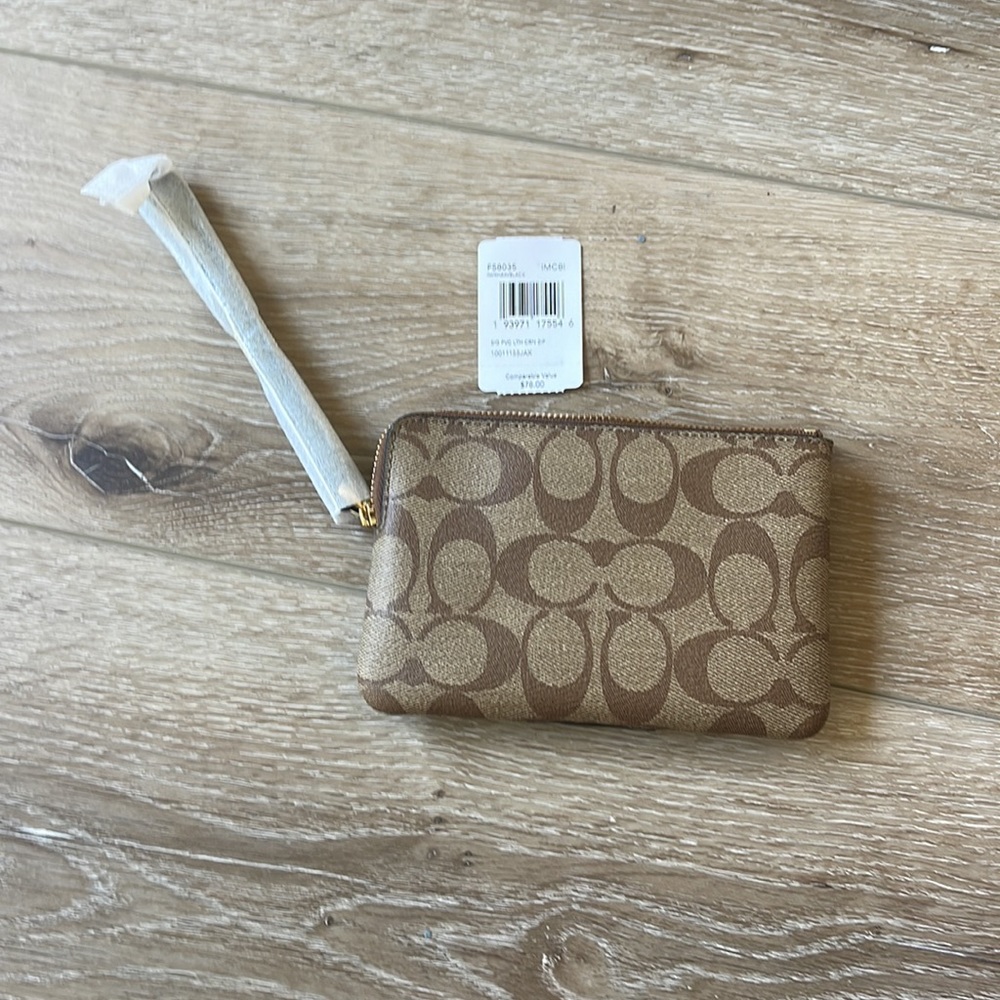 NWT New! Coach Signature Corner Zip Wristlet Bag - Picture 5 of 5